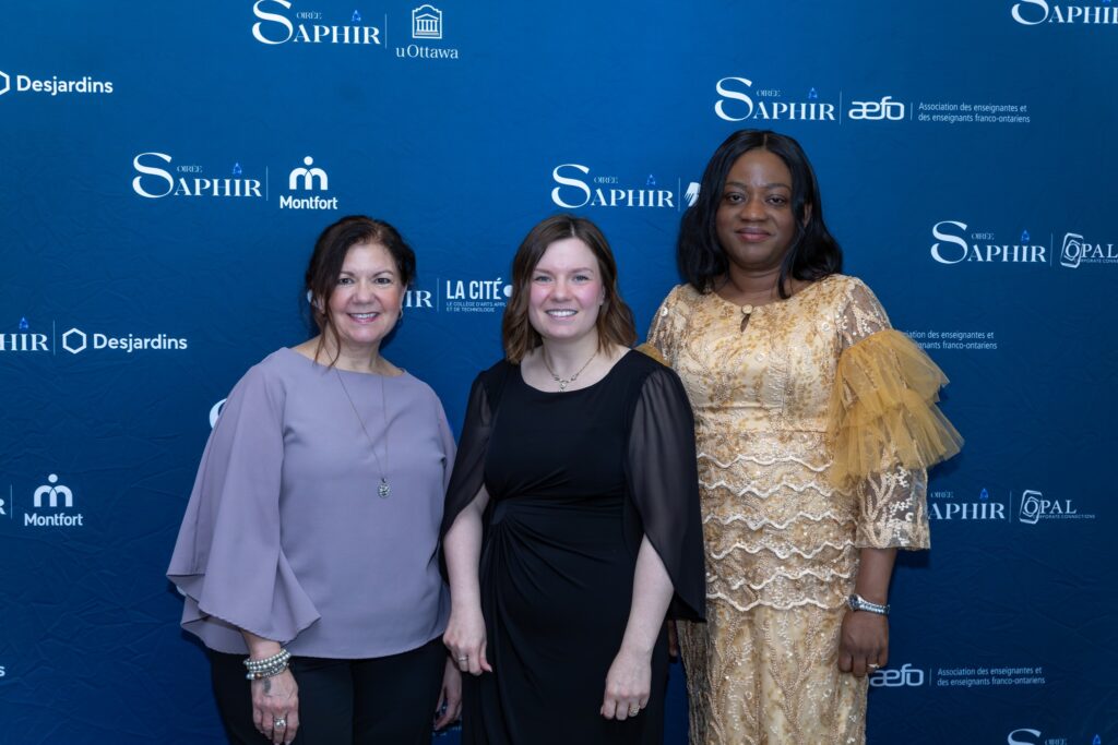Le Centre Victoria pour femmes reçoit le prix Organisme lors de la Soirée Saphir 2026. Intervenante Roselyne Kouakou, et Directrice Mireille Charlebois